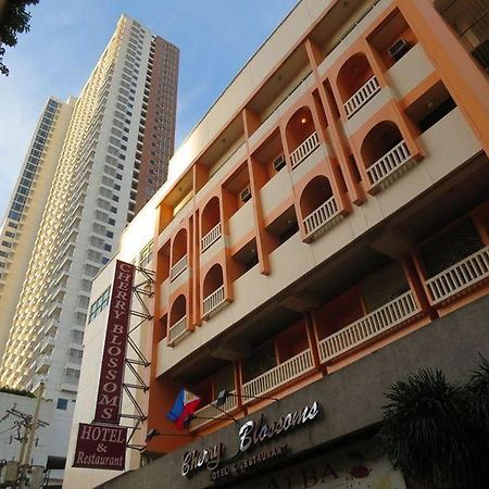 Cherry Blossoms Hotel Manila Exteriér fotografie