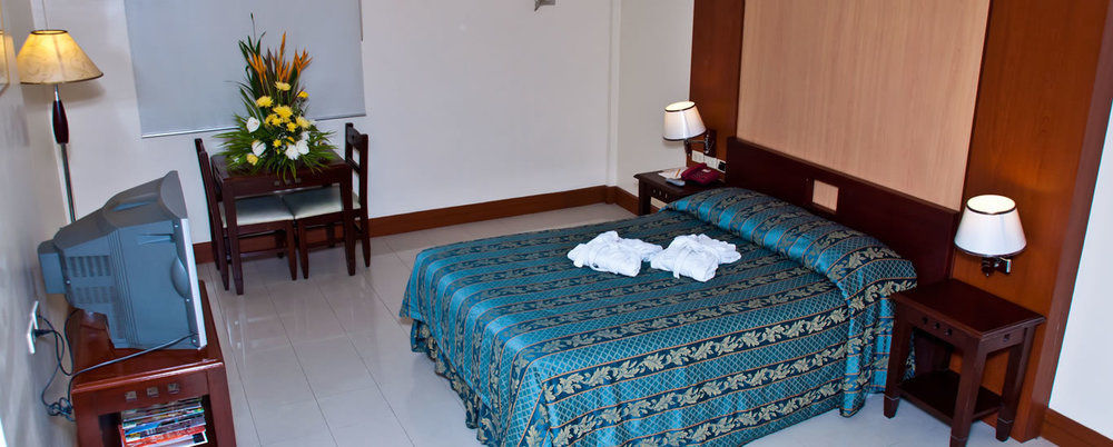 Cherry Blossoms Hotel Manila Exteriér fotografie