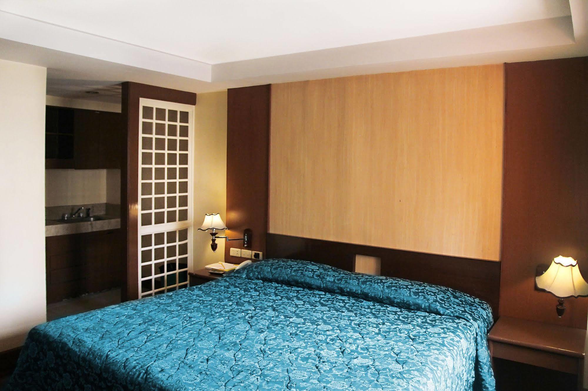 Cherry Blossoms Hotel Manila Exteriér fotografie