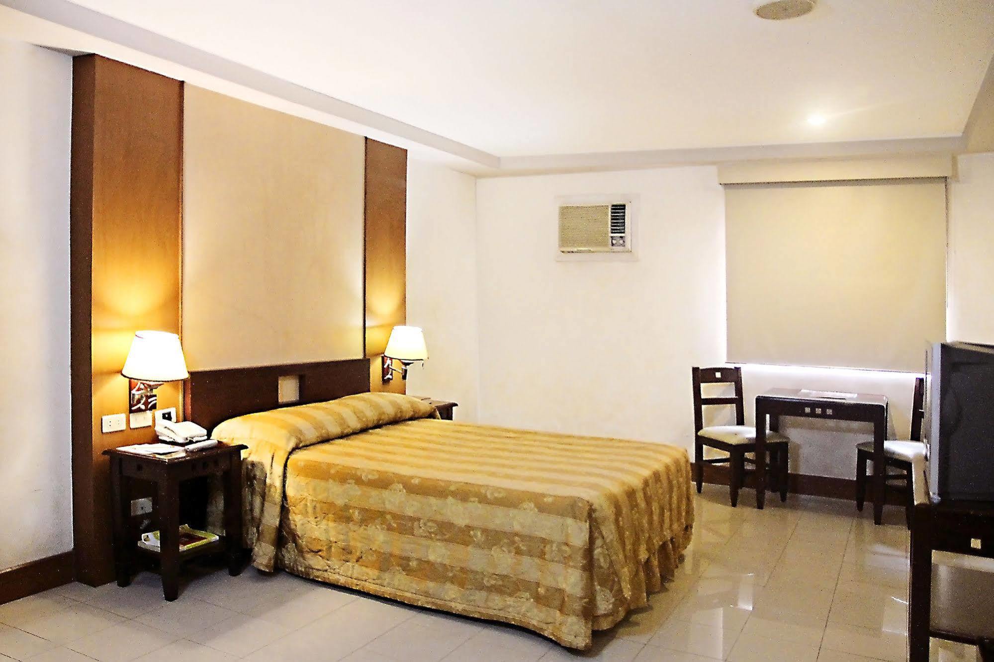 Cherry Blossoms Hotel Manila Exteriér fotografie