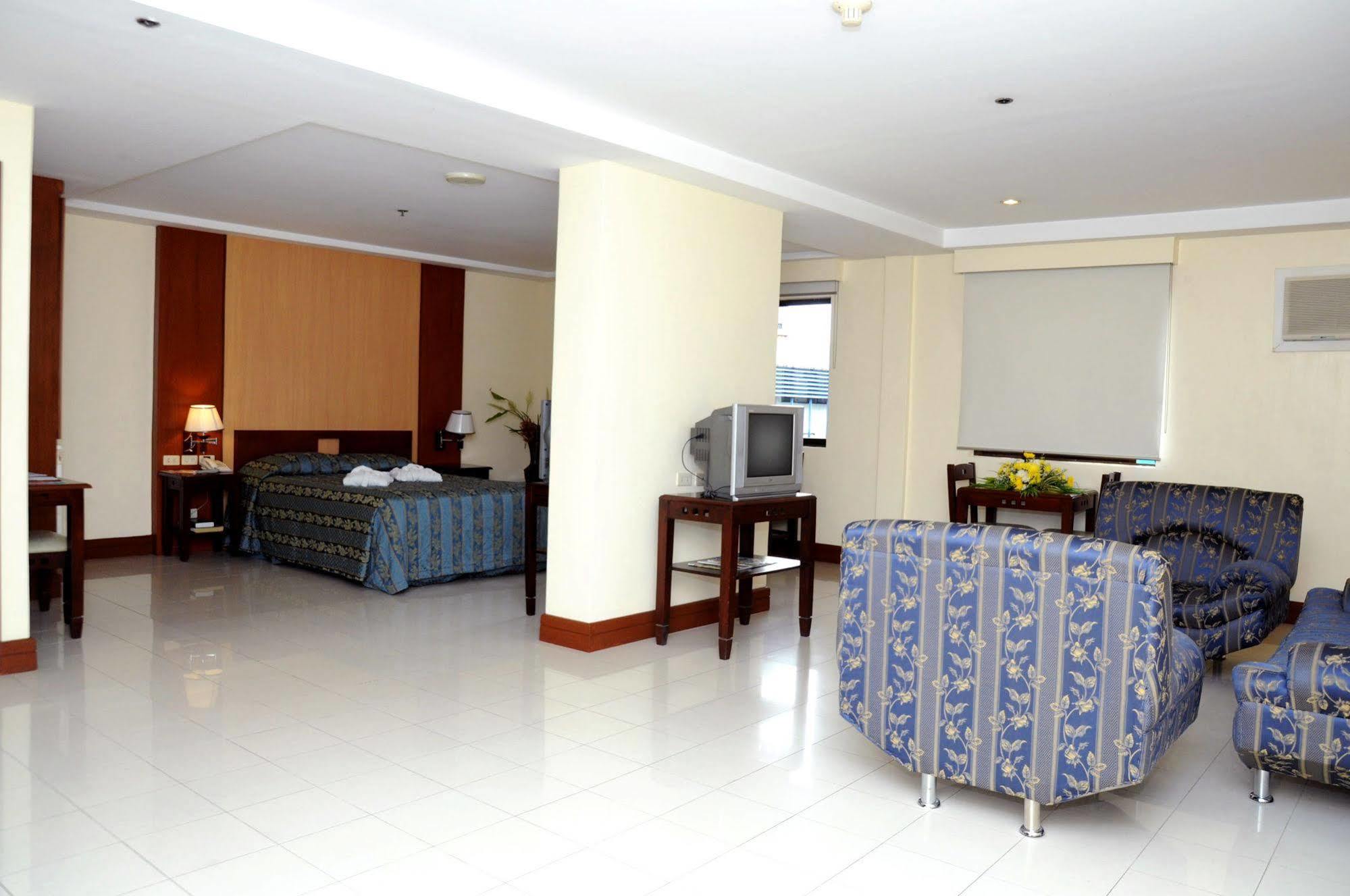 Cherry Blossoms Hotel Manila Exteriér fotografie