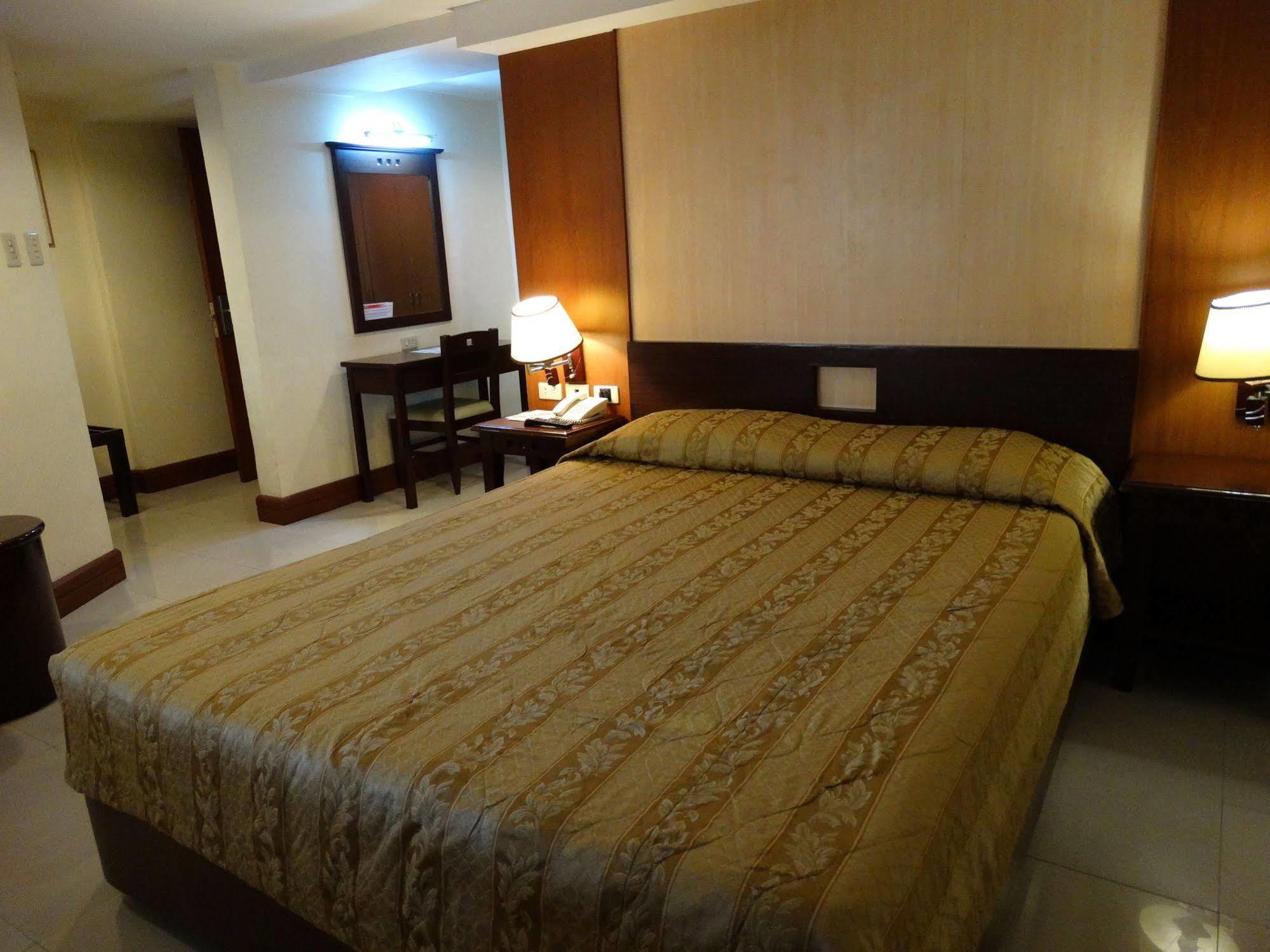 Cherry Blossoms Hotel Manila Exteriér fotografie