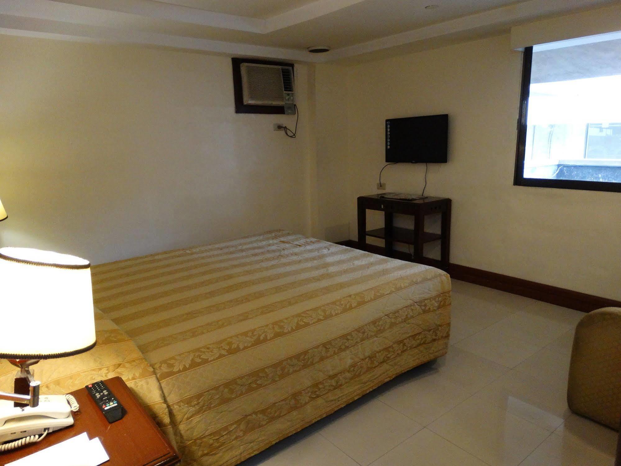 Cherry Blossoms Hotel Manila Exteriér fotografie